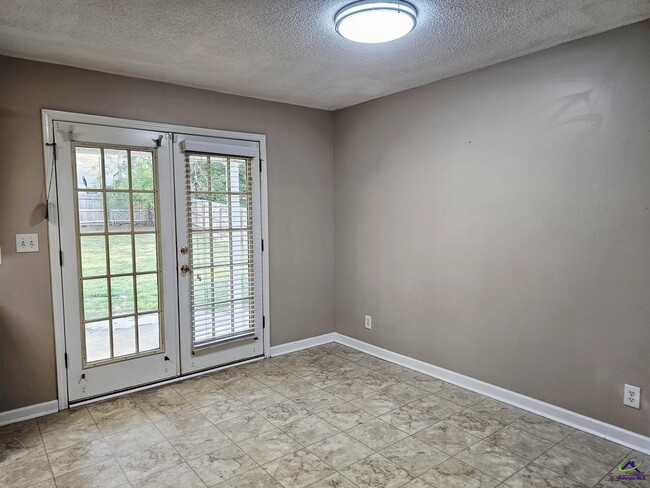 Building Photo - 217 Willis Creek Rd