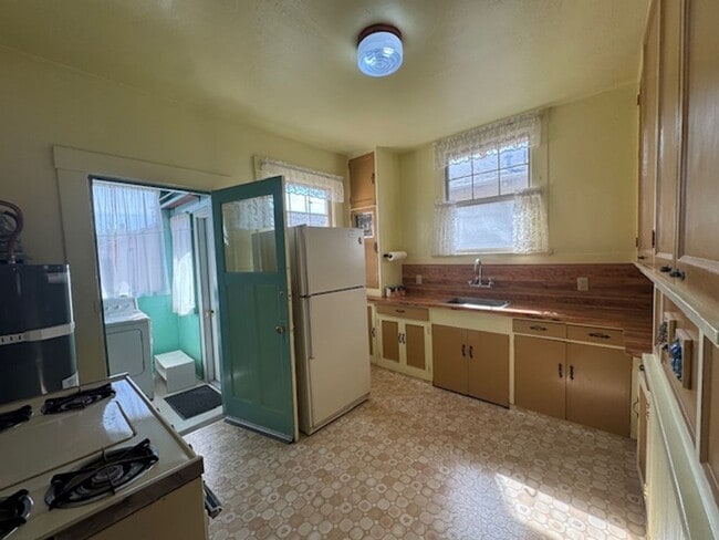 Building Photo - 1711 G St