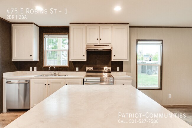 Building Photo - 475 E Robins St