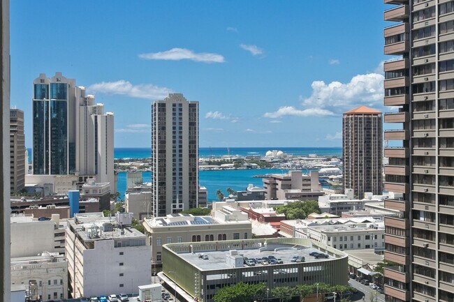 Building Photo - Kukui Plaza #D1905 - Downtown Convenience ...