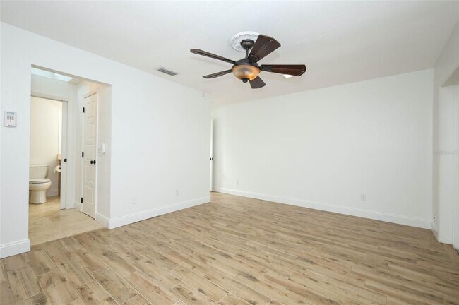 Building Photo - 411 Valencia Cir