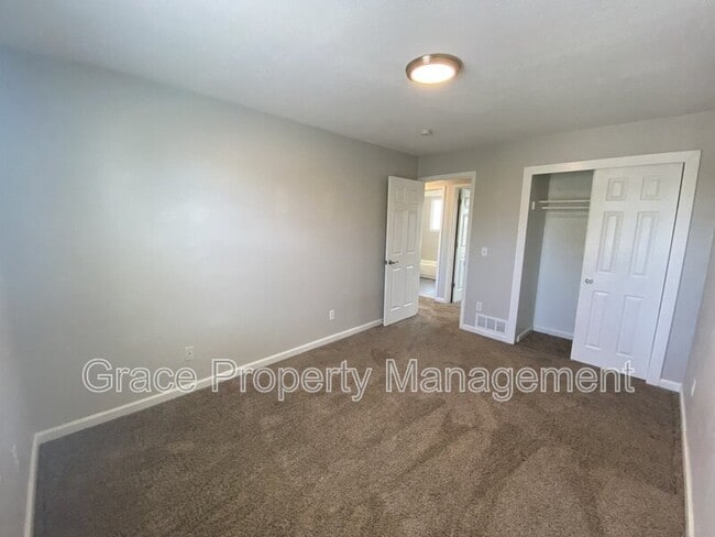 Building Photo - 9371 Bellaire Dr