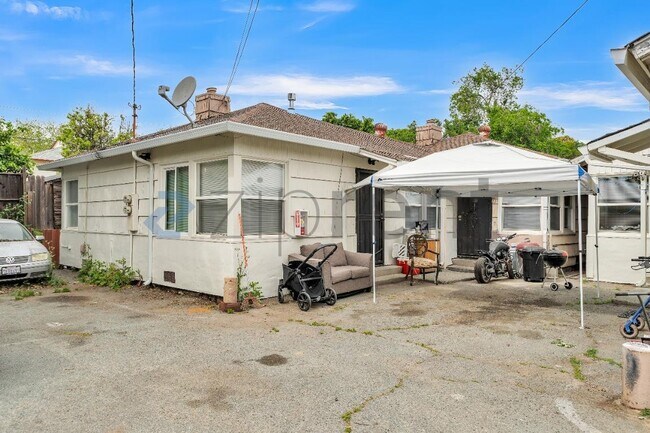 Building Photo - 2012 Cavallo Rd