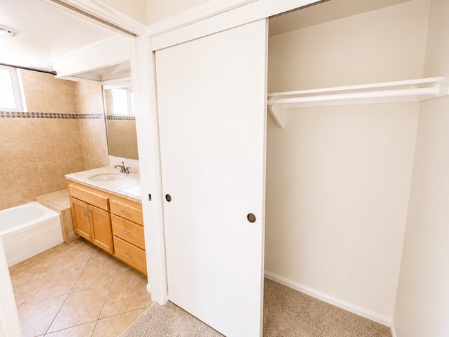 Building Photo - Coastal Townhome Near Beach, Bay & Kate Sessions Park – 2 Bed / 2.5 Bath