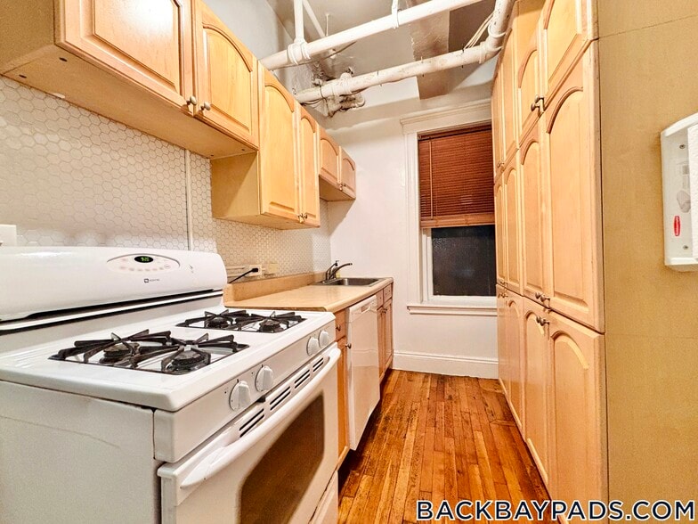 Building Photo - 6 Marlborough St