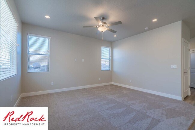 Building Photo - Spacious Townhome in Hurricane Heights