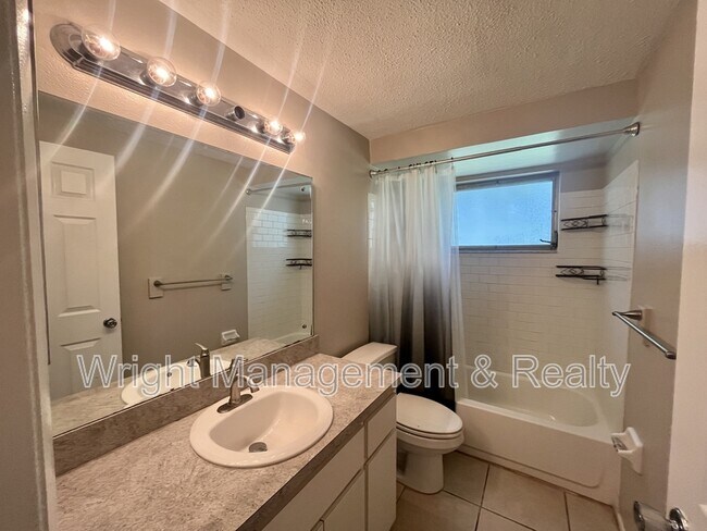 Building Photo - 5033 Farley Dr