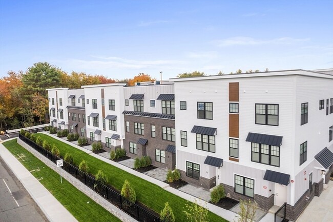 Building Photo - 635 Main St