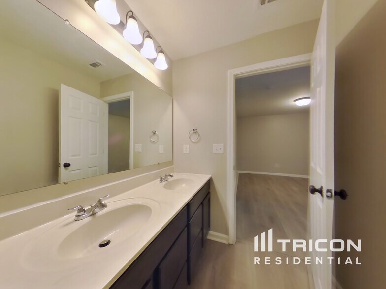 Building Photo - 10 Moonrise Crossing