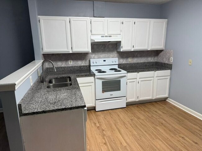 Building Photo - 1612 W Market St