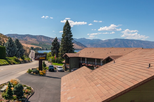 Building Photo - 2220 W Woodin Ave