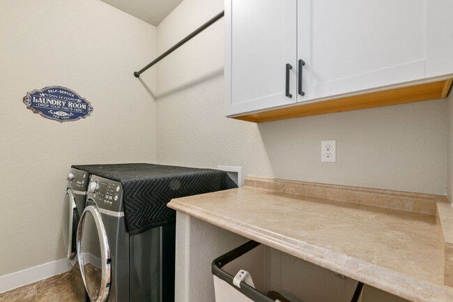 Building Photo - 1061 Mount Columbia Dr