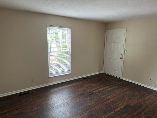 Building Photo - 415 Ridgewood Ln