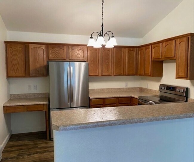 Building Photo - River View Condominium! PRICE REDUCED!