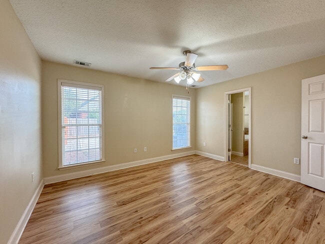 Building Photo - 1001 Bradford Way