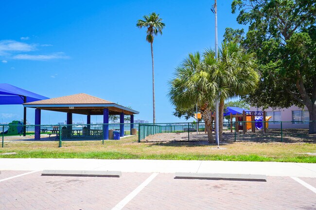 Building Photo - 1826 58th St S