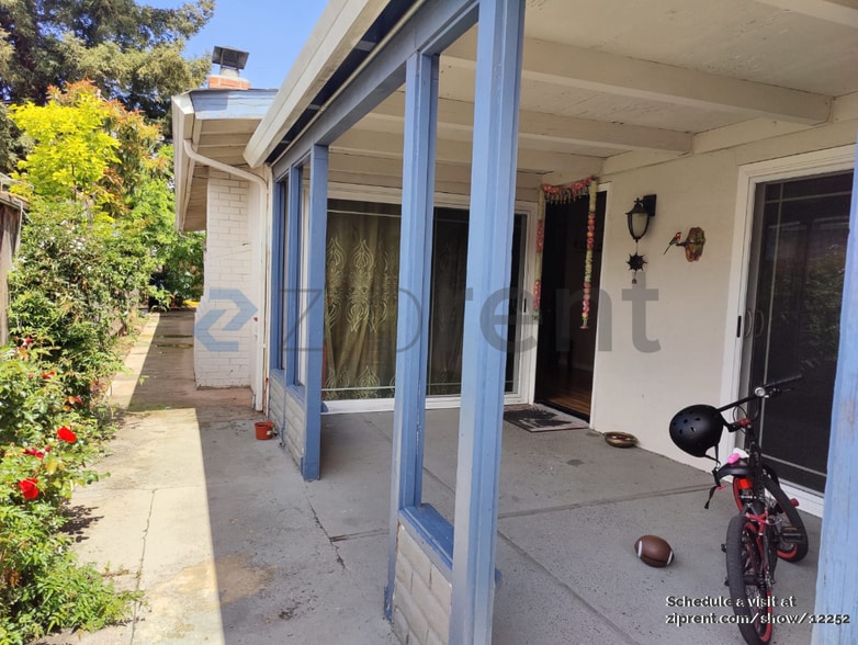 Building Photo - 45 Lonetree Ct