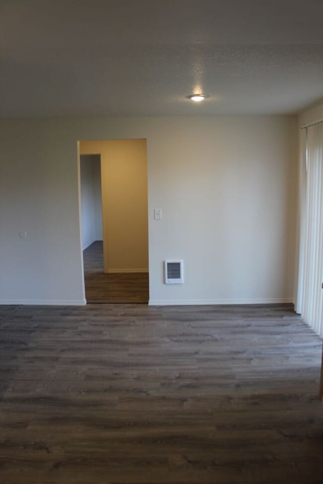 Building Photo - 4 Bed 2 Bath Hillsboro Ranch