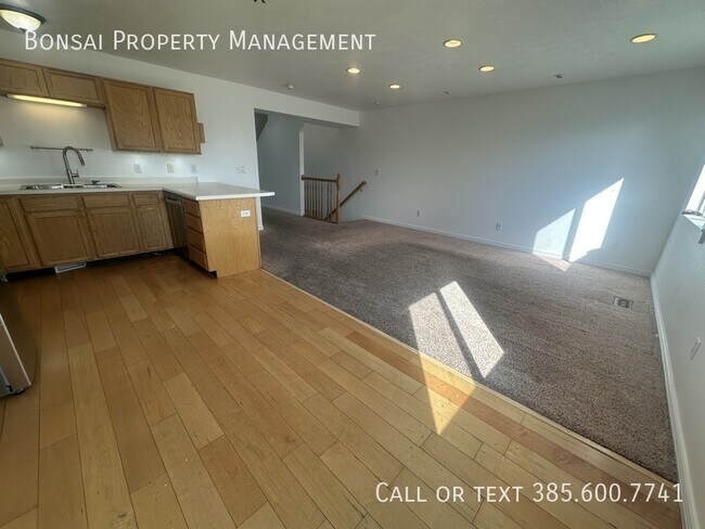 Building Photo - 1247 N Bridalwood Loop