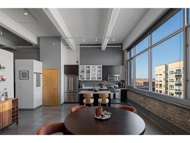 Building Photo - 700 N Washington Ave