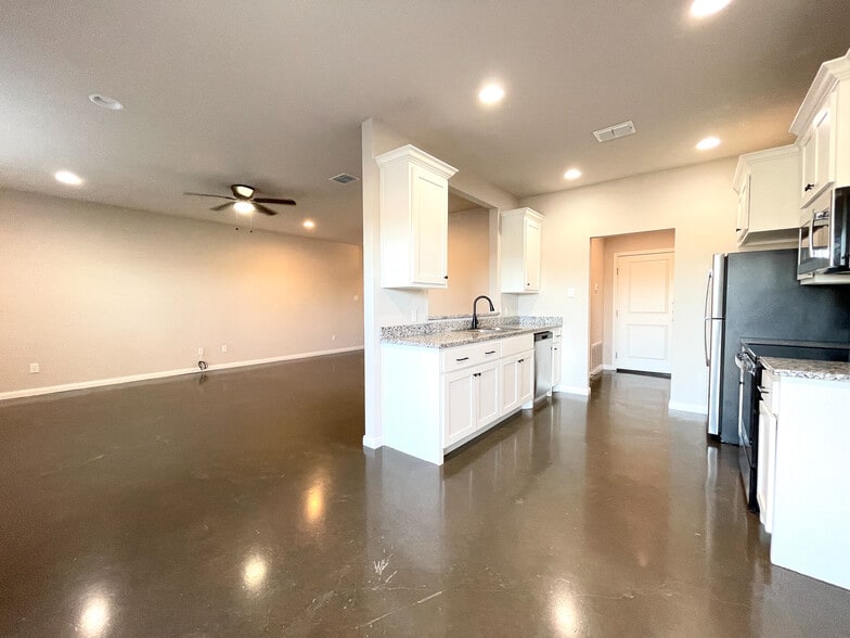 Building Photo - 100 W Windmill Way