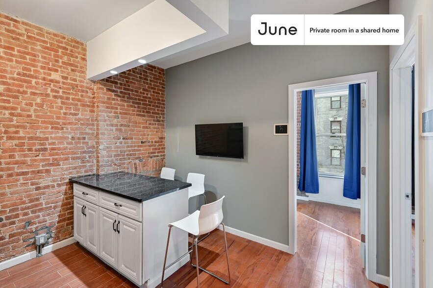 Building Photo - Private bedroom in 2 bed/1 bath Home