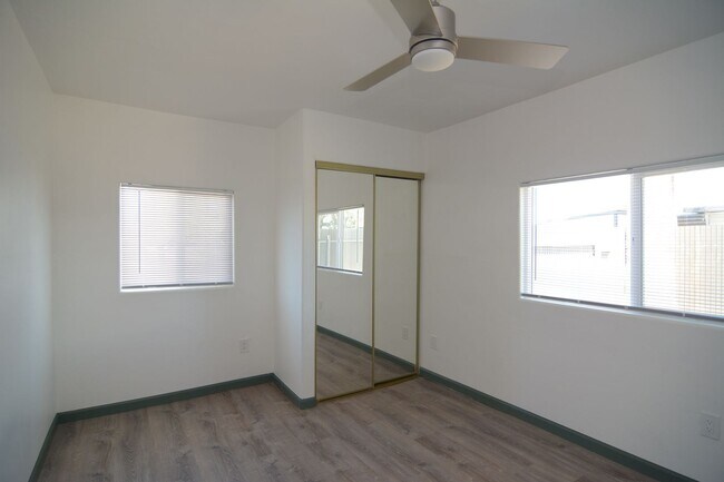 Building Photo - Remodeled 2 Bedroom 1 Bath Duplex! Great Central Tucson Location!