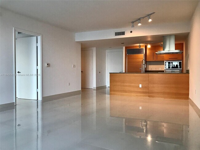 Building Photo - 465 Brickell Ave