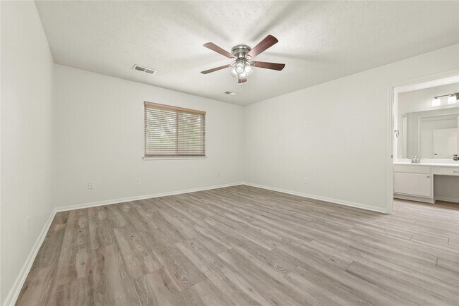 Building Photo - 5425 Yale Dr