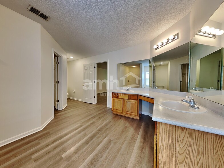 Building Photo - 2613 Fox Creek Dr