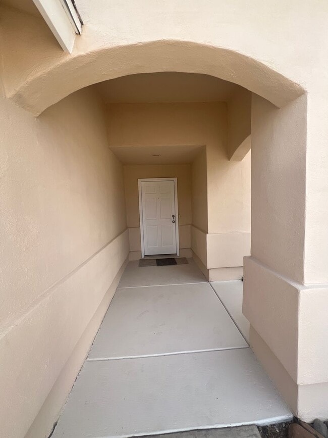 Building Photo - Comfortable & Attractive 3 Bedroom 2 Bath East Side Home Convenient to Everything