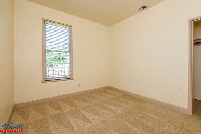 Building Photo - Lovely Home | Desirable Location