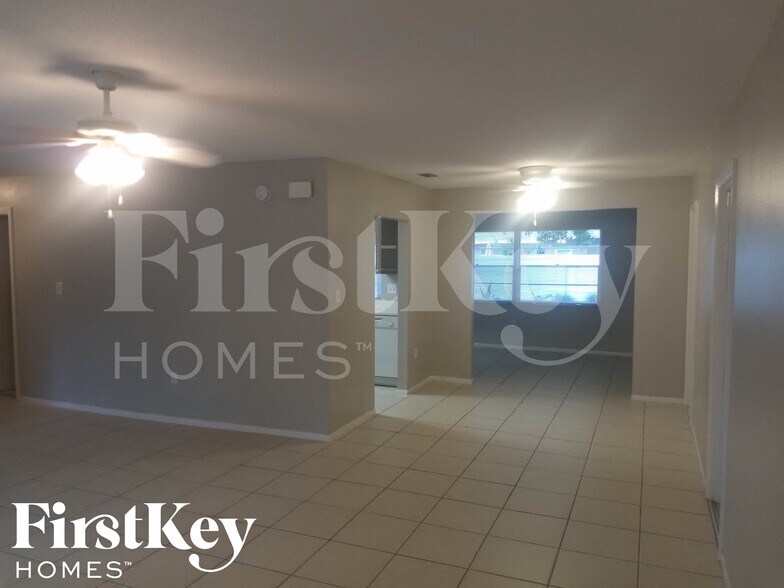 Building Photo - 3109 22nd Ave W