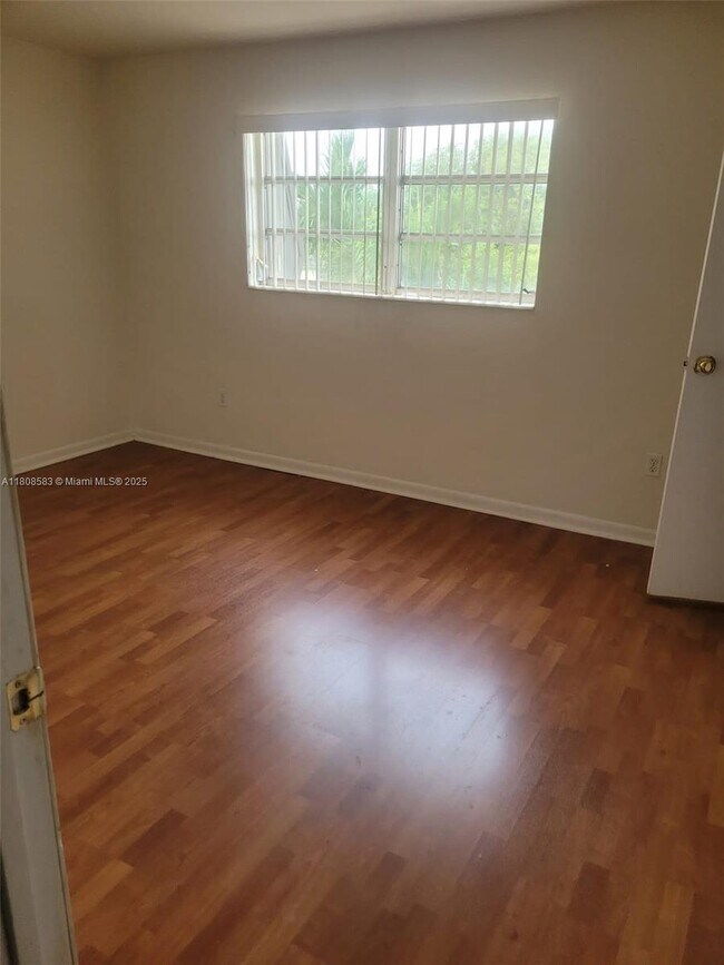 Building Photo - 8475 SW 137th Ave