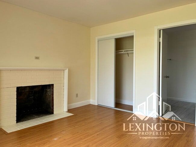 Building Photo - Wonderful, 3BD/2BA, Home off Bell St. and ...