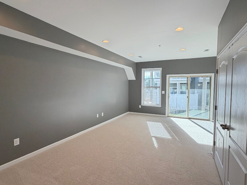 Building Photo - 629 Quarterpath Way