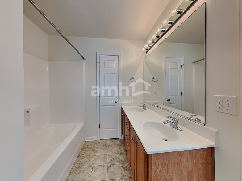 Building Photo - 4019 Tarrant Trace Cir