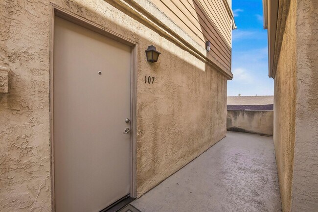 Building Photo - 621 D St