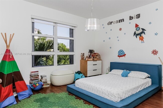 Building Photo - 747 Crandon Blvd