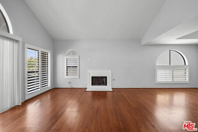 Building Photo - 14572 Dickens St