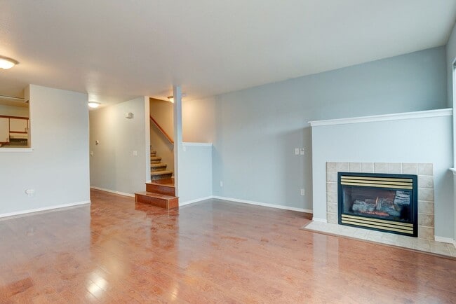 Building Photo - 3 Bedroom, 2.5 Bath Condo in Madrona Heights - Water/Sewer/Garbage included!