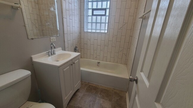 Building Photo - 1407 E 69th Pl