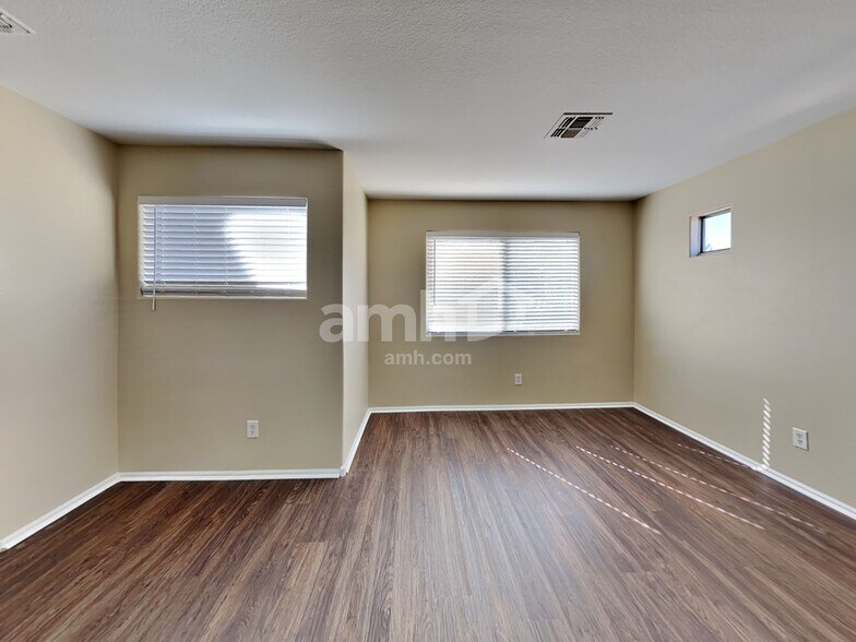 Building Photo - 16632 W Belleview St