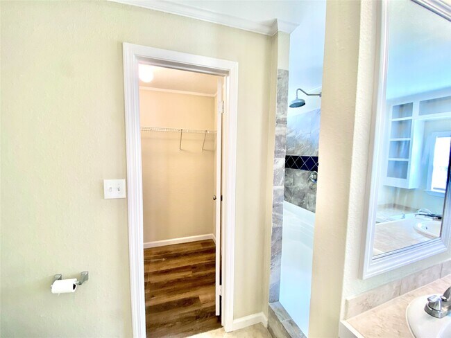 Building Photo - 11720 W Small Oaks Ln