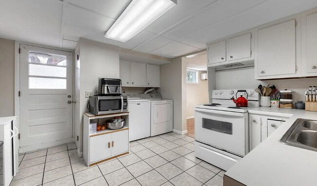 Building Photo - Charming 2 Bedroom in Overlook Heights