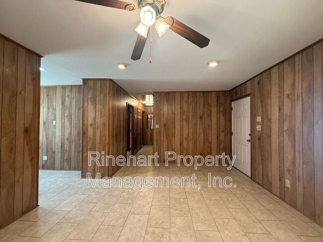 Building Photo - 866 State Rd 316