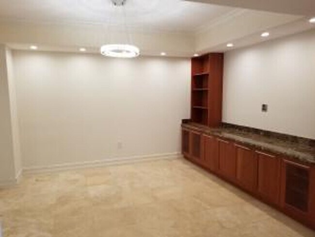 Building Photo - 20201 E Country Club Dr