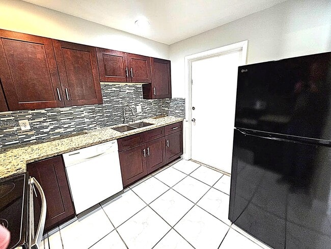 Building Photo - 642 NW 13th St