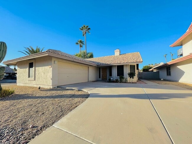 Building Photo - COMING SOON! ADORABLE 3 BEDROOMS/ 2BATHS SINGLE LEVEL HOME!!