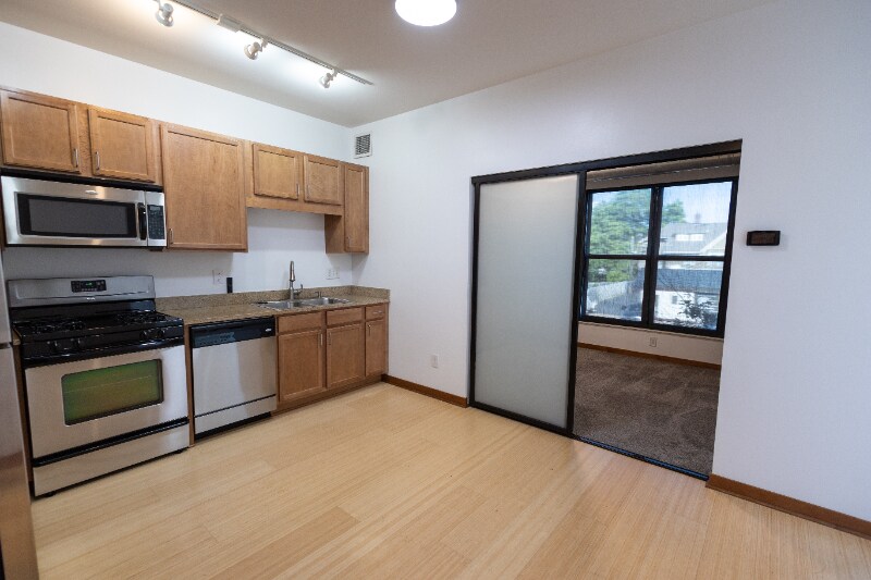 Building Photo - 15 E Franklin Ave